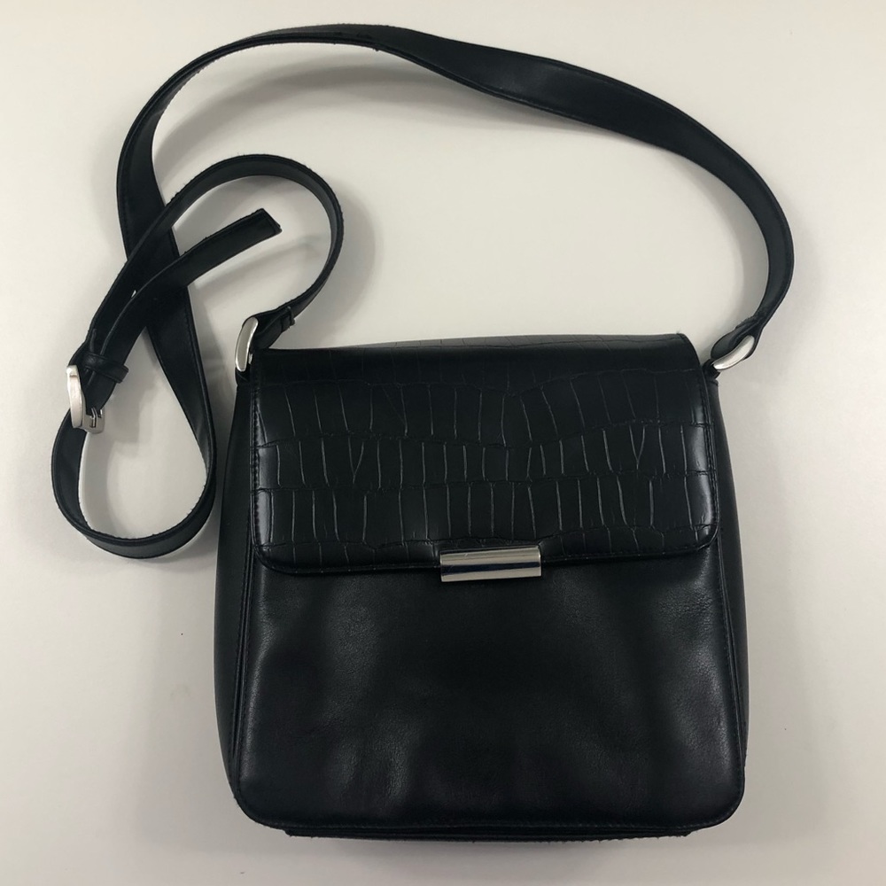 MOVING SALE!! 🌟 FAUX LEATHER BLACK CROSSBODY